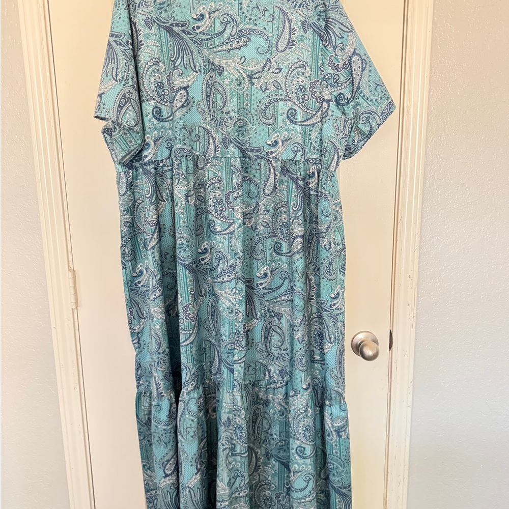 Chic Paisley Maxi Dress in Blue